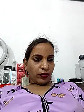 Snapshot of Hotty-Nidhi chatting on 07-08-26, 05:39 Hotty-Nidhi online show from 07-08-26, 05:39