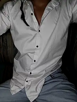 Snapshot of HARSHHU01 chatting on 10-24-25, 06:59 HARSHHU01 online show from 10-24-25, 06:59