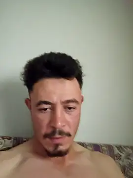 Snapshot of Thunderbolt121 chatting on 12-04-25, 01:31 Thunderbolt121 online show from 12-04-25, 01:31