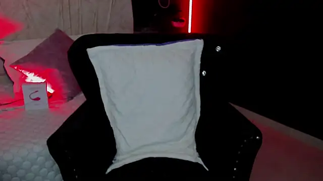 Lilith Thompson online show from 03-13-25, 03:39