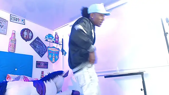 lili roussi online show from 03-26-26, 06:57