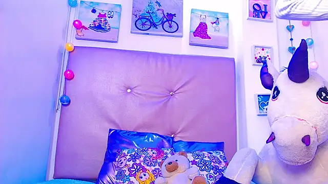 lili roussi online show from 04-14-26, 08:04