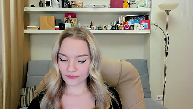 Snapshot of Kara_Smith_ chatting on 12-04-24, 11:13 Kara Smith online show from 12-04-24, 11:13