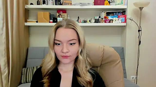 Snapshot of Kara_Smith_ chatting on 12-07-24, 10:17 Kara Smith online show from 12-07-24, 10:17