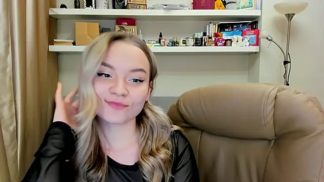 Snapshot of Kara_Smith_ chatting on 12-09-24, 12:01 Kara Smith online show from 12-09-24, 12:01