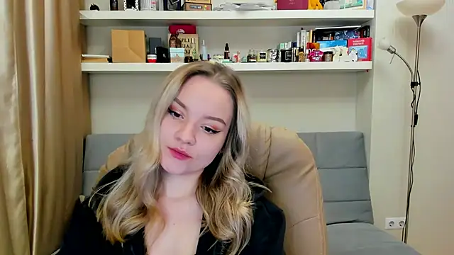 Snapshot of Kara_Smith_ chatting on 12-12-24, 11:03 Kara Smith online show from 12-12-24, 11:03