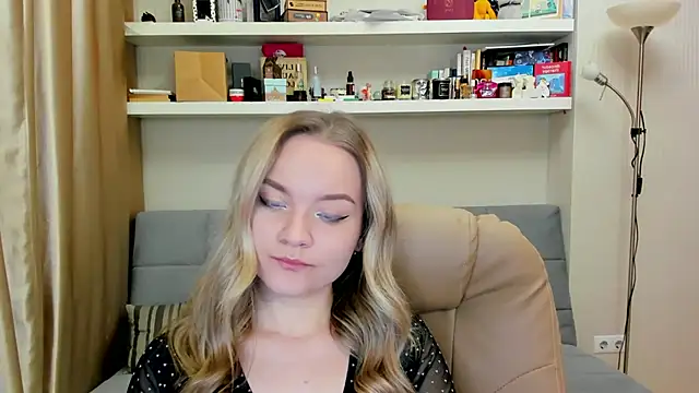 Snapshot of Kara_Smith_ chatting on 12-13-24, 10:13 Kara Smith online show from 12-13-24, 10:13