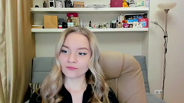 Snapshot of Kara_Smith_ chatting on 12-14-24, 11:23 Kara Smith online show from 12-14-24, 11:23