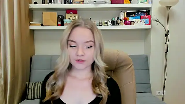 Snapshot of Kara_Smith_ chatting on 12-15-24, 10:04 Kara Smith online show from 12-15-24, 10:04