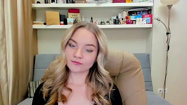 Snapshot of Kara_Smith_ chatting on 12-28-24, 10:13 Kara Smith online show from 12-28-24, 10:13