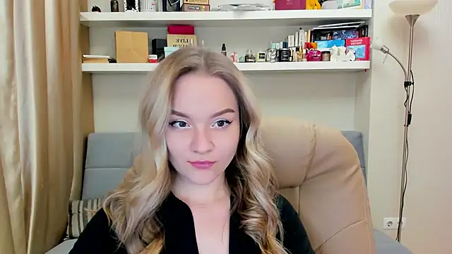 Snapshot of Kara_Smith_ chatting on 12-30-24, 12:00 Kara Smith online show from 12-30-24, 12:00