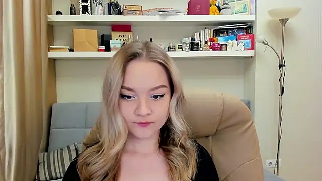 Snapshot of Kara_Smith_ chatting on 01-05-25, 09:57 Kara Smith online show from 01-05-25, 09:57