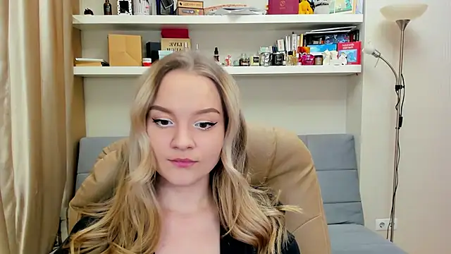 Snapshot of Kara_Smith_ chatting on 01-10-25, 12:27 Kara Smith online show from 01-10-25, 12:27