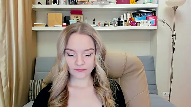 Snapshot of Kara_Smith_ chatting on 01-12-25, 10:22 Kara Smith online show from 01-12-25, 10:22