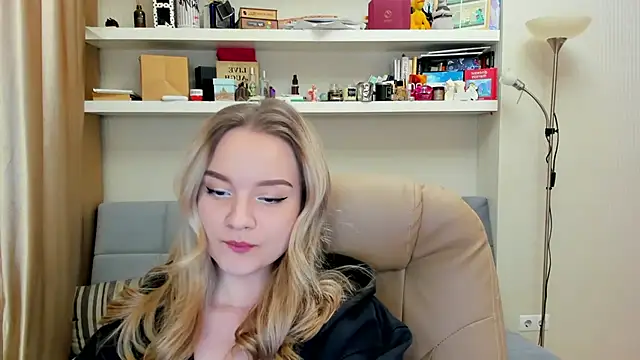 Snapshot of Kara_Smith_ chatting on 01-15-25, 11:19 Kara Smith online show from 01-15-25, 11:19