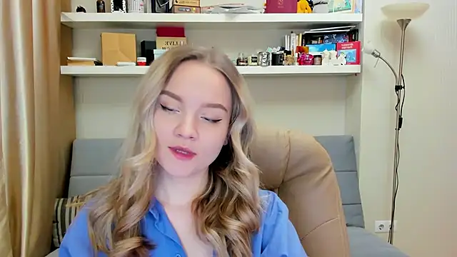 Snapshot of Kara_Smith_ chatting on 01-18-25, 10:39 Kara Smith online show from 01-18-25, 10:39