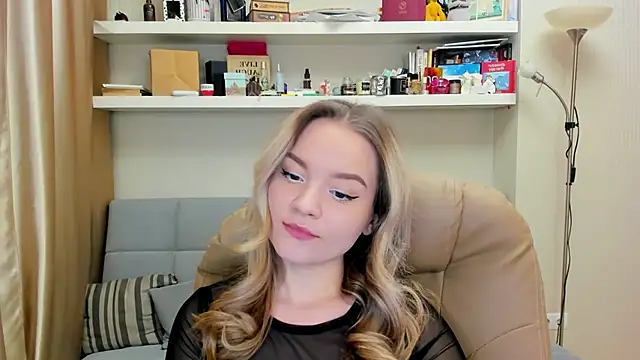 Snapshot of Kara_Smith_ chatting on 01-19-25, 10:06 Kara Smith online show from 01-19-25, 10:06