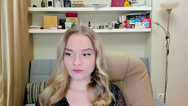 Snapshot of Kara_Smith_ chatting on 01-26-25, 12:26 Kara Smith online show from 01-26-25, 12:26