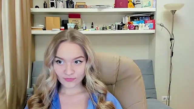 Snapshot of Kara_Smith_ chatting on 01-29-25, 12:22 Kara Smith online show from 01-29-25, 12:22