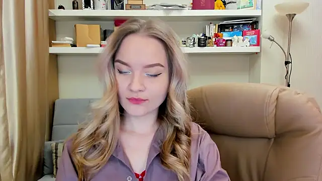 Snapshot of Kara_Smith_ chatting on 02-04-25, 10:45 Kara Smith online show from 02-04-25, 10:45