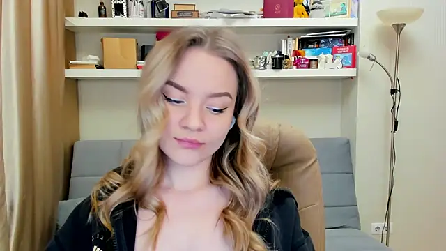 Snapshot of Kara_Smith_ chatting on 02-07-25, 11:45 Kara Smith online show from 02-07-25, 11:45