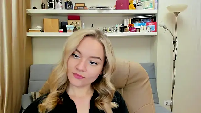 Snapshot of Kara_Smith_ chatting on 02-14-25, 09:32 Kara Smith online show from 02-14-25, 09:32