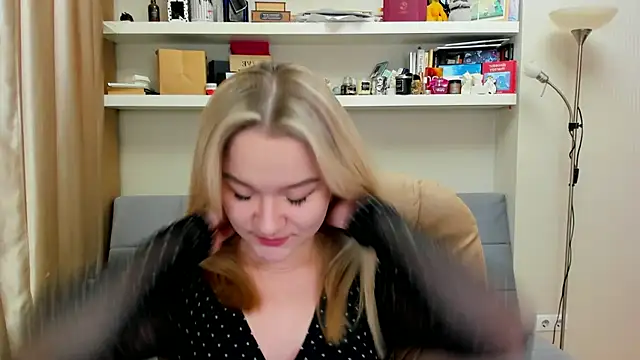 Snapshot of Kara_Smith_ chatting on 02-19-25, 10:20 Kara Smith online show from 02-19-25, 10:20