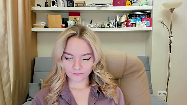 Snapshot of Kara_Smith_ chatting on 03-05-25, 12:05 Kara Smith online show from 03-05-25, 12:05