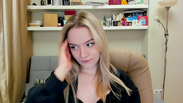 Snapshot of Kara_Smith_ chatting on 03-06-25, 12:54 Kara Smith online show from 03-06-25, 12:54