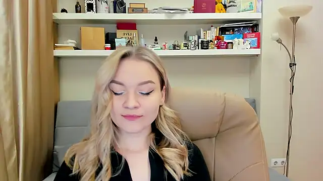 Snapshot of Kara_Smith_ chatting on 03-07-25, 12:26 Kara Smith online show from 03-07-25, 12:26