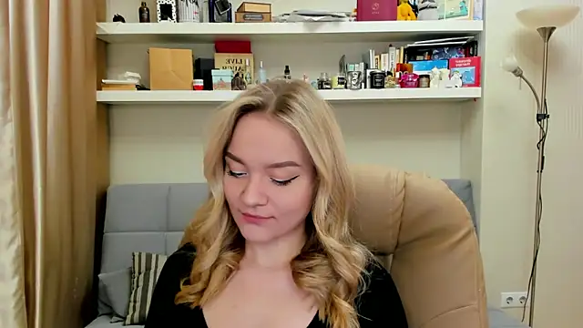 Snapshot of Kara_Smith_ chatting on 03-09-25, 11:14 Kara Smith online show from 03-09-25, 11:14