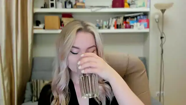 Snapshot of Kara_Smith_ chatting on 09-12-25, 10:10 Kara Smith online show from 09-12-25, 10:10