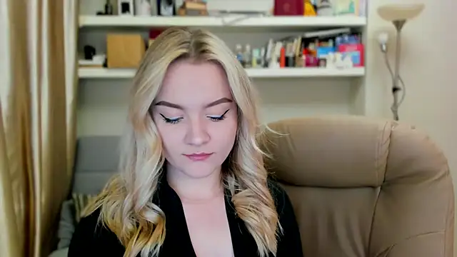 Snapshot of Kara_Smith_ chatting on 09-17-25, 11:06 Kara Smith online show from 09-17-25, 11:06