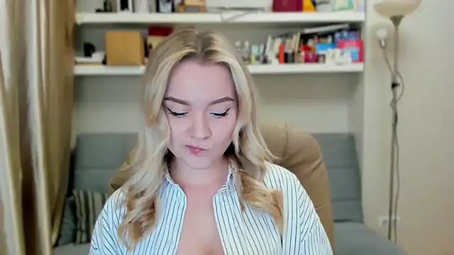 Snapshot of Kara_Smith_ chatting on 09-19-25, 10:54 Kara Smith online show from 09-19-25, 10:54