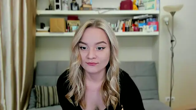 Snapshot of Kara_Smith_ chatting on 10-01-25, 10:38 Kara Smith online show from 10-01-25, 10:38