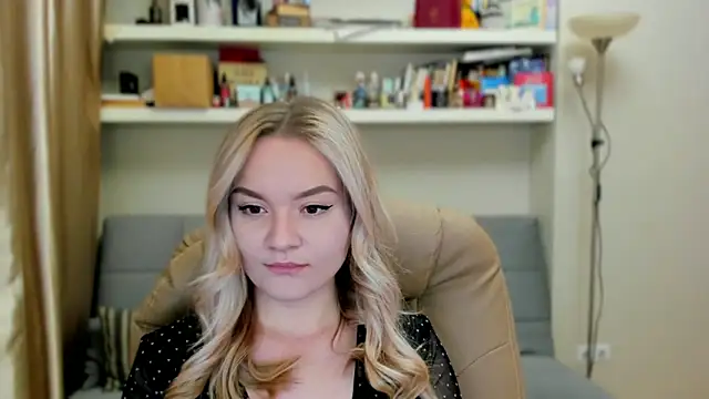 Snapshot of Kara_Smith_ chatting on 10-17-25, 11:18 Kara Smith online show from 10-17-25, 11:18