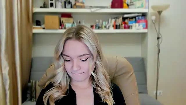 Snapshot of Kara_Smith_ chatting on 10-19-25, 09:37 Kara Smith online show from 10-19-25, 09:37