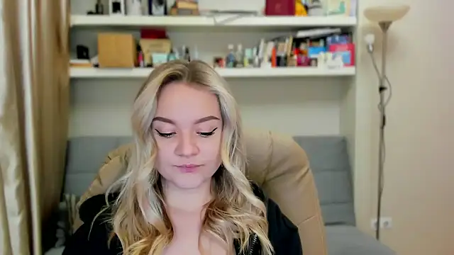 Snapshot of Kara_Smith_ chatting on 10-23-25, 10:52 Kara Smith online show from 10-23-25, 10:52