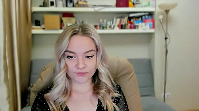 Snapshot of Kara_Smith_ chatting on 10-25-25, 12:07 Kara Smith online show from 10-25-25, 12:07