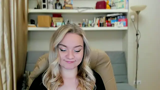 Snapshot of Kara_Smith_ chatting on 10-31-25, 12:11 Kara Smith online show from 10-31-25, 12:11