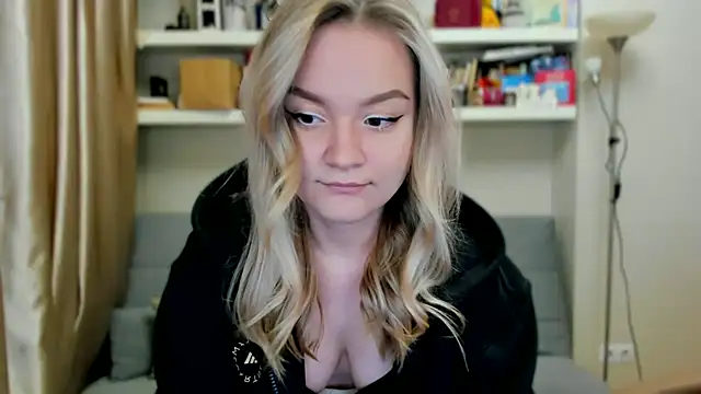 Snapshot of Kara_Smith_ chatting on 11-05-25, 11:05 Kara Smith online show from 11-05-25, 11:05