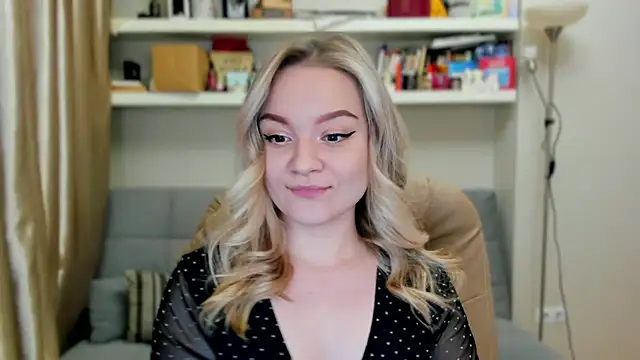 Snapshot of Kara_Smith_ chatting on 11-08-25, 11:14 Kara Smith online show from 11-08-25, 11:14