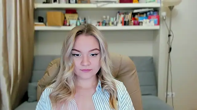 Snapshot of Kara_Smith_ chatting on 11-09-25, 10:30 Kara Smith online show from 11-09-25, 10:30