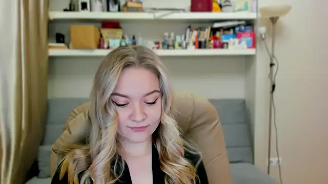 Snapshot of Kara_Smith_ chatting on 11-15-25, 11:10 Kara Smith online show from 11-15-25, 11:10