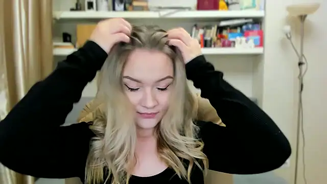 Snapshot of Kara_Smith_ chatting on 11-30-25, 10:58 Kara Smith online show from 11-30-25, 10:58