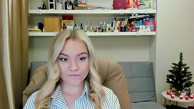 Snapshot of Kara_Smith_ chatting on 12-13-25, 10:59 Kara Smith online show from 12-13-25, 10:59