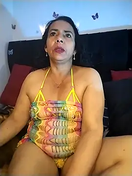 AlexaNovoa  online show from 11-21-25, 01:37