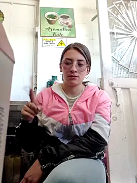 Snapshot of HOLY_DOLL chatting on 09-11-25, 08:42 HOLY DOLL online show from 09-11-25, 08:42