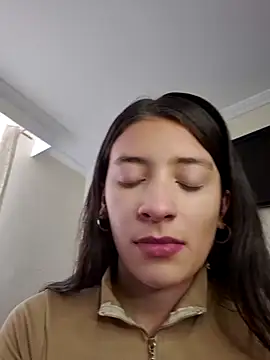 Snapshot of HOLY_DOLL chatting on 10-07-25, 08:39 HOLY DOLL online show from 10-07-25, 08:39