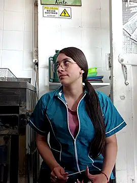 Snapshot of HOLY_DOLL chatting on 10-18-25, 07:36 HOLY DOLL online show from 10-18-25, 07:36